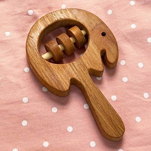 جغجغه چوبی نوزاد طرح فیل | اسباببازی چوبی ایمن و دوستدار محیط زیست